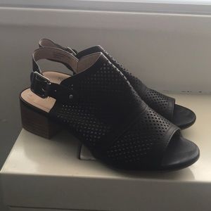 Restricted sandal size 6